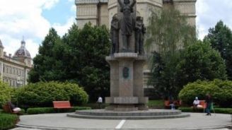 Monument România