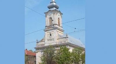 Die katholische Kirche und das Pfarrhaus von Aradul Nou Arad