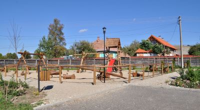 Park and playground Cozmeni