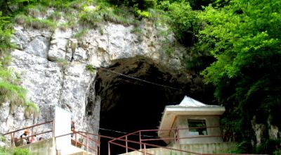  Dâmbovicioara Cave Dambovicioara