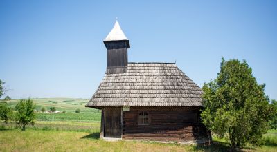 Biserica din lemn Crăciuneşti