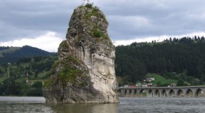 STÂNCA PIATRA TEIULUI Bicaz