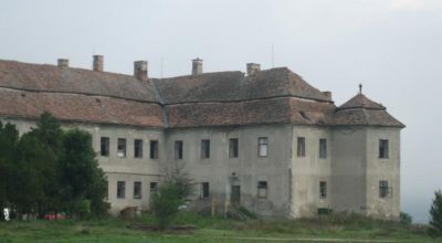 Kemeny-Bánffy Castle From Luncani Luna