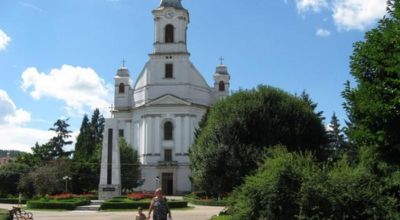 Die Armenisch-Katholische Kathedrale Aus Gherla Gherla (Neuschloss)