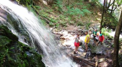 Der Valea Sasului Wasserfall Gilau (Julmarkt)