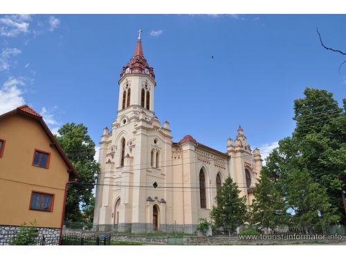 Biserica Catolică Sfântu Peter Şi Paul Ciumani