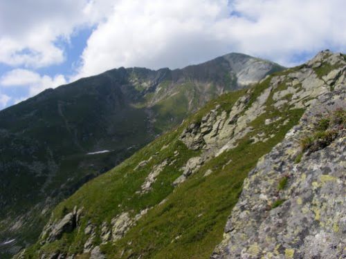 Lespezi Peak Moieciu - Pestera