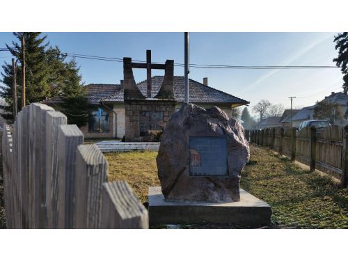 Monumentul Eroilor Căzuţi În Al Doilea Război Mondial Ojdula