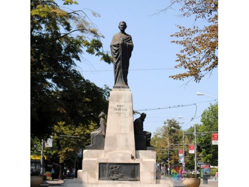 Mihai Eminescu Szobor Iaşi