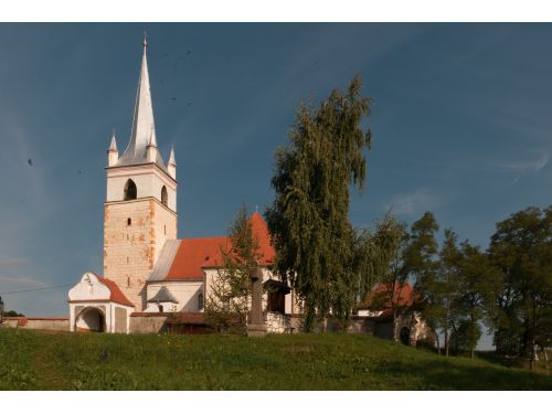 Die Mariä Geburt Kirche Racu