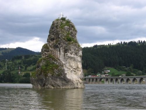 Stânca Piatra Teiului Bicaz