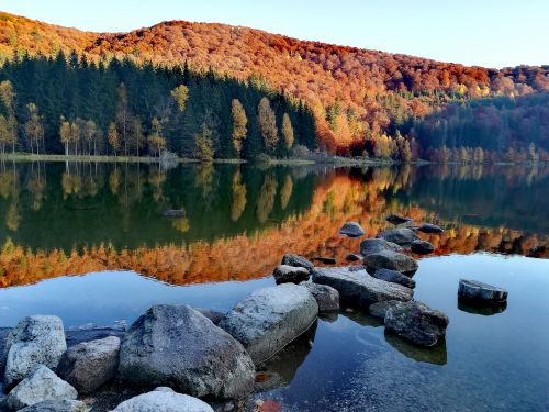 Lacul Sfânta Ana Lăzăreşti