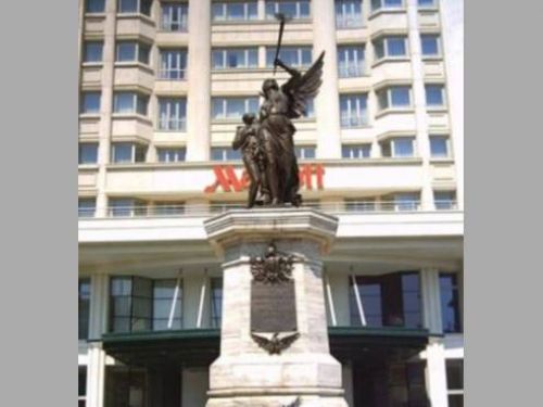 Le Monument Des Pompiers Bucarest